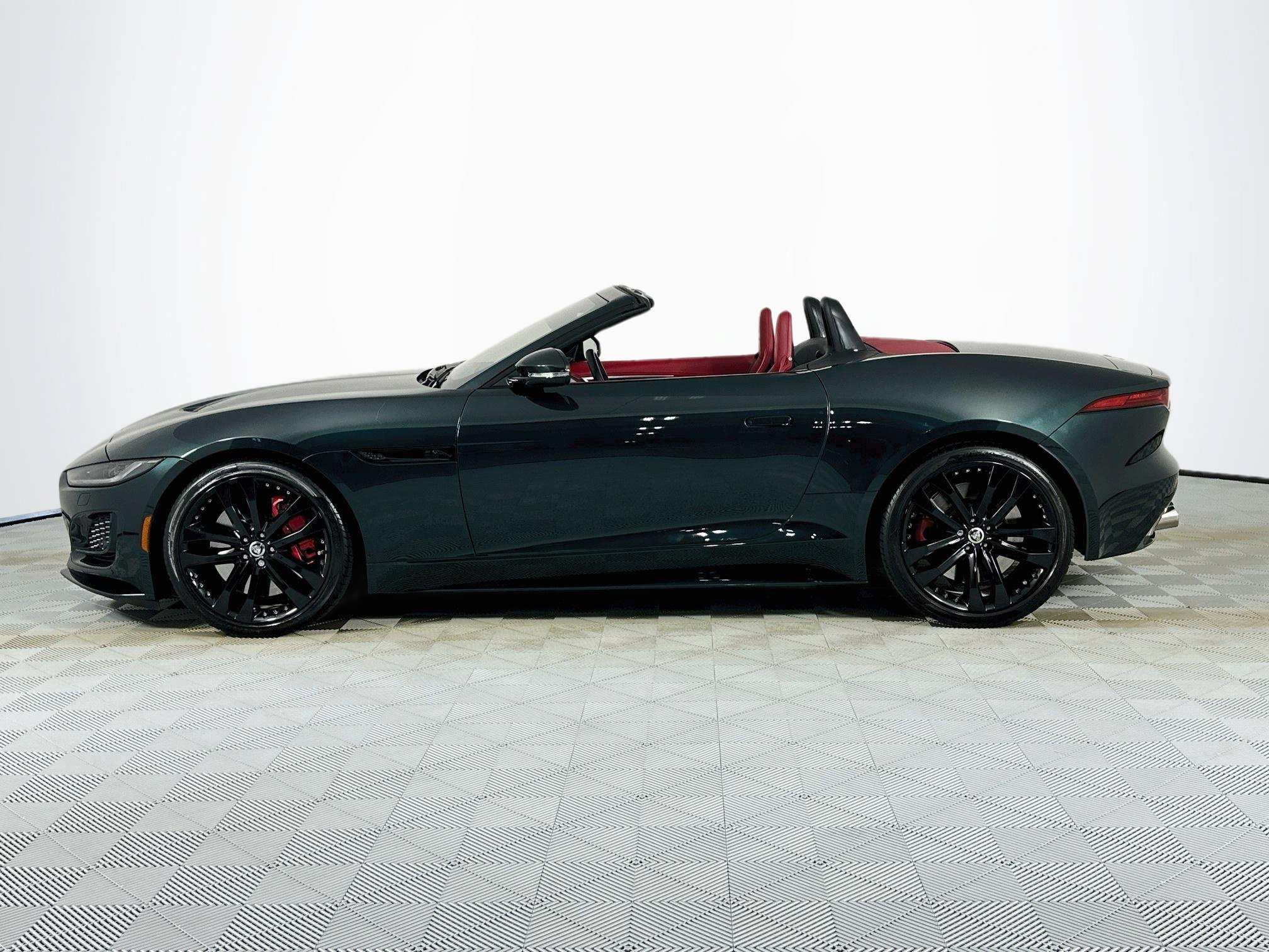 Used 2024 Jaguar F-TYPE R-Dynamic RWD image 8