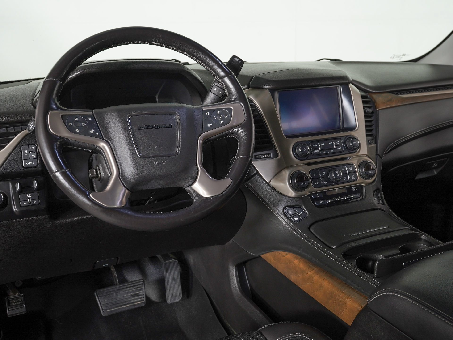 Used 2018 GMC Yukon Denali AWD/4WD image 17