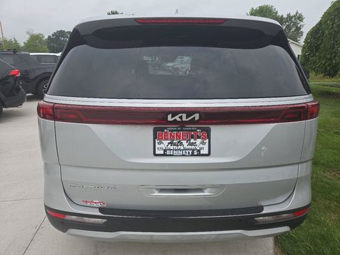 Used 2022 Kia Carnival LX FWD image 5