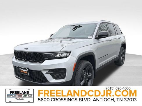 New 2025 Jeep Grand Cherokee Altitude w/ Trailer Tow Package AWD/4WD image 7