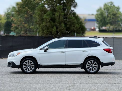 Used 2017 Subaru Outback 3.6R Touring AWD/4WD image 8