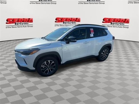 Used 2026 Toyota Corolla Cross SE image 5