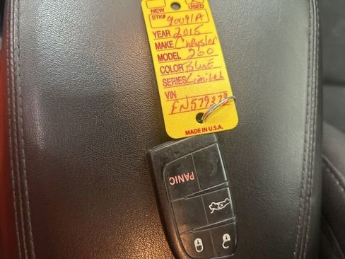 Used 2015 Chrysler 200 Limited FWD image 17