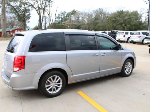 Used 2020 Dodge Grand Caravan SXT image 4