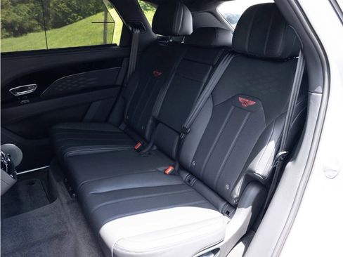 Certified 2024 Bentley Bentayga Extended Wheelbase image 43