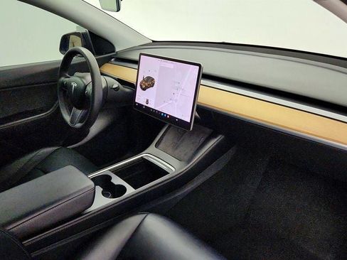 Used 2022 Tesla Model Y Long Range AWD/4WD image 30