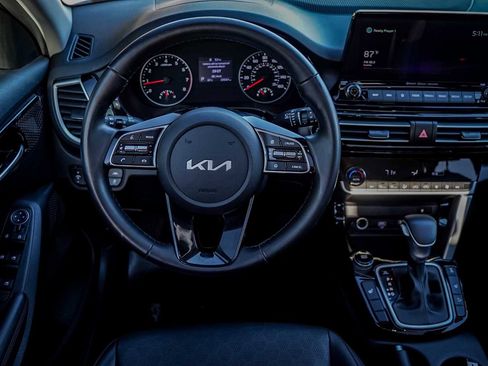 Certified 2022 Kia Seltos EX image 25