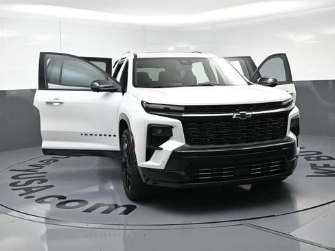 Used 2025 Chevrolet Traverse RS w/ LPO, Floor Liner Package FWD image 24