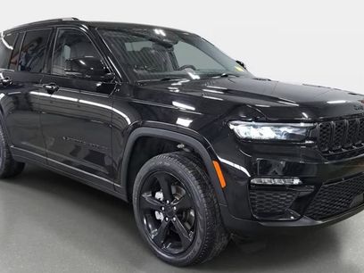 Used 2023 Jeep Grand Cherokee Limited w/ Black Appearance Package