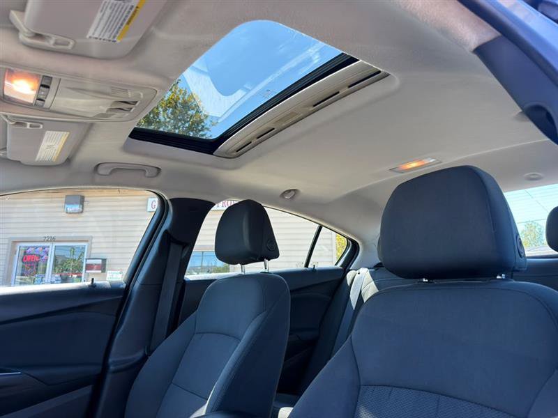 Used 2018 Chevrolet Cruze LT w/ Sun And Sound Package FWD image 19
