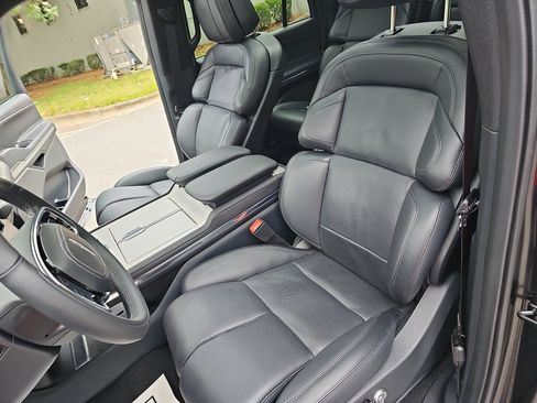 Used 2025 Lincoln Navigator Reserve w/ Jet Appearance Package AWD/4WD image 17
