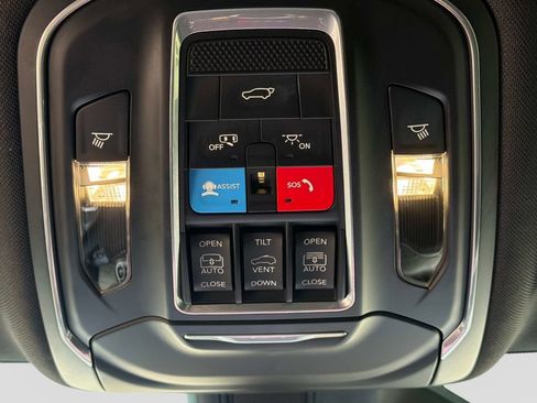 Used 2025 Jeep Grand Cherokee L Limited AWD/4WD image 35