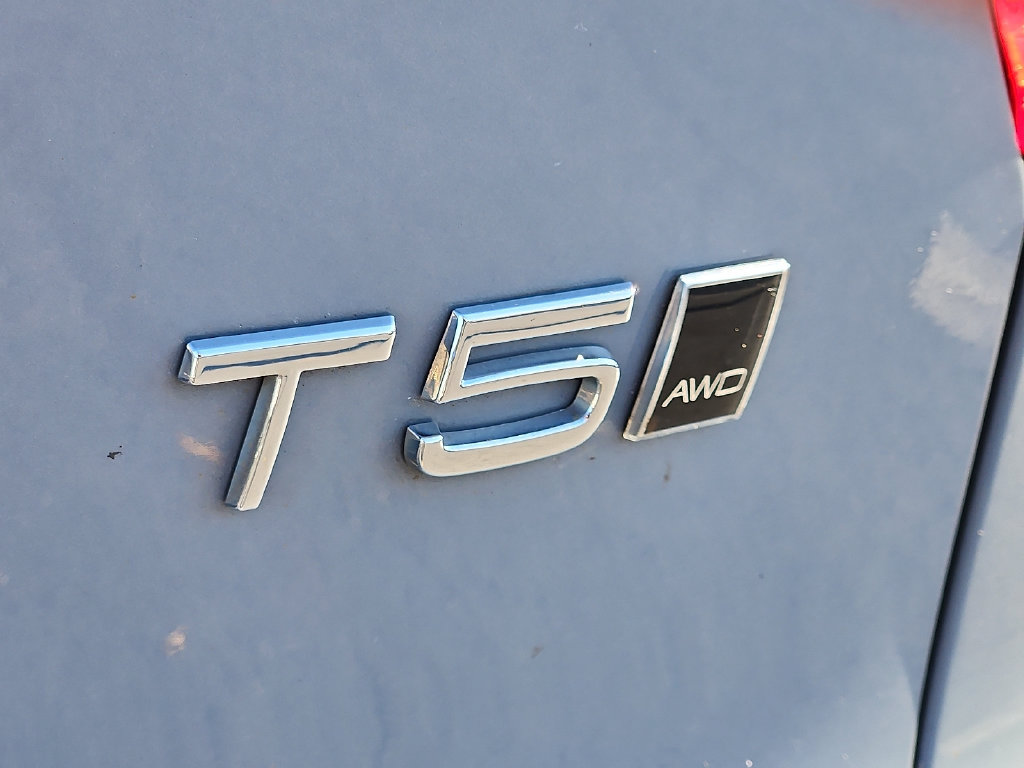Used 2021 Volvo XC40 T5 Momentum w/ Premium Package AWD/4WD image 31