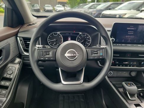 Used 2023 Nissan Rogue SV FWD image 11