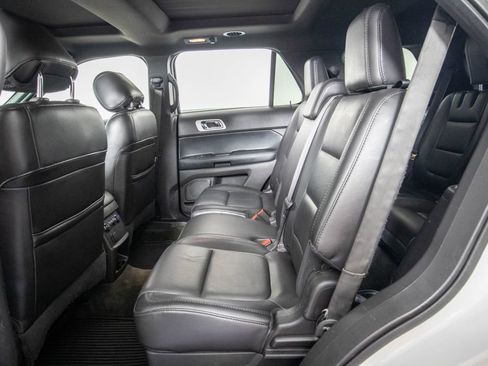 Used 2015 Ford Explorer XLT w/ Equipment Group 202A AWD/4WD image 11