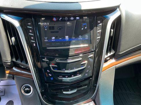 Used 2020 Cadillac Escalade ESV Luxury AWD/4WD image 26