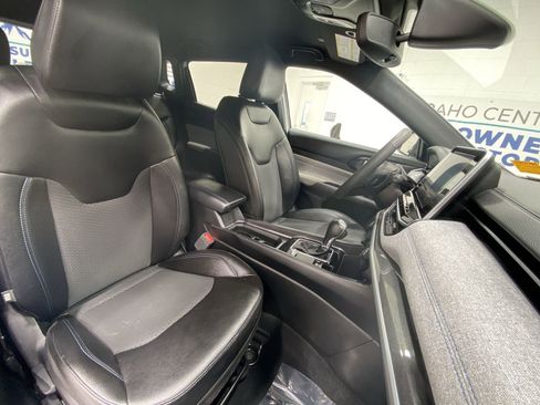 Used 2025 Jeep Compass Latitude AWD/4WD image 23