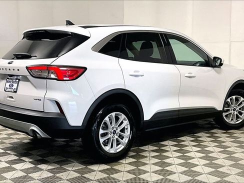 Used 2020 Ford Escape SE image 12