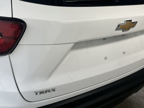 Used 2025 Chevrolet Trax LS FWD image 10