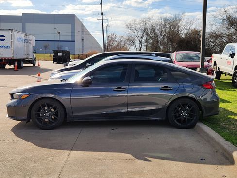 Used 2025 Honda Civic Sport image 4