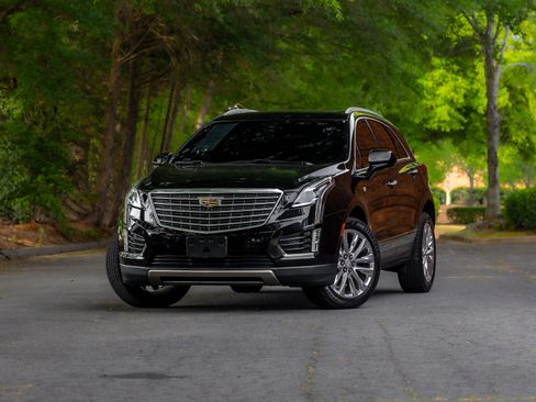 Used 2018 Cadillac XT5 Platinum AWD/4WD image 2