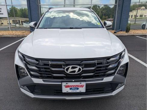 Used 2025 Hyundai Tucson SEL FWD image 2