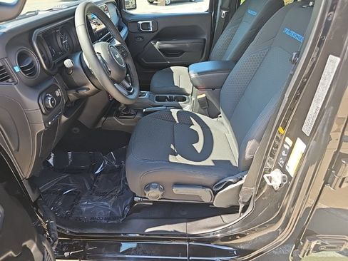 Certified 2024 Jeep Wrangler Unlimited Rubicon 4xe w/ Technology Group AWD/4WD image 2
