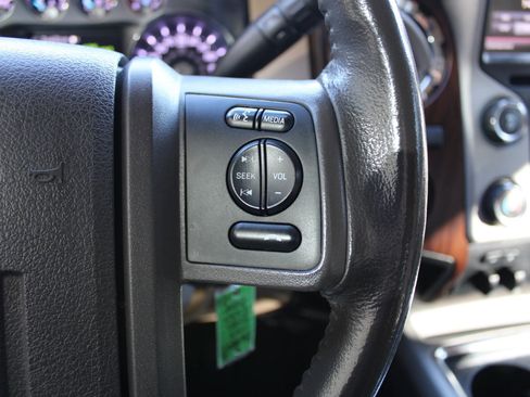 Used 2013 Ford F250 Lariat w/ Lariat Interior Pkg image 10