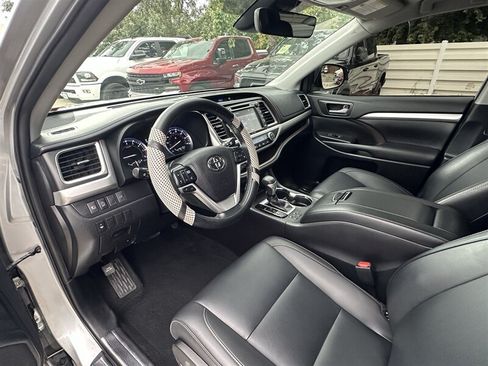 Used 2019 Toyota Highlander XLE AWD/4WD image 58