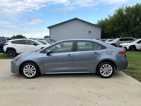 Used 2023 Toyota Corolla LE w/ LE Convenience Package FWD image 3