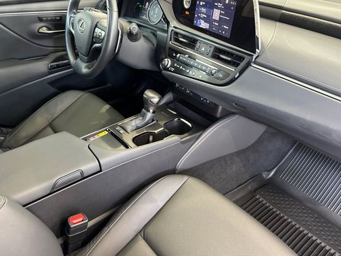 Used 2025 Lexus ES 300h w/ Premium Package FWD image 19