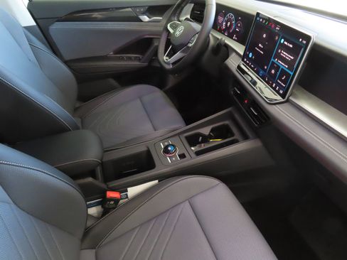 New 2026 Volkswagen Tiguan SE image 25