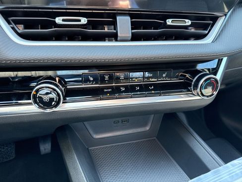 New 2026 Chevrolet Equinox LT image 18