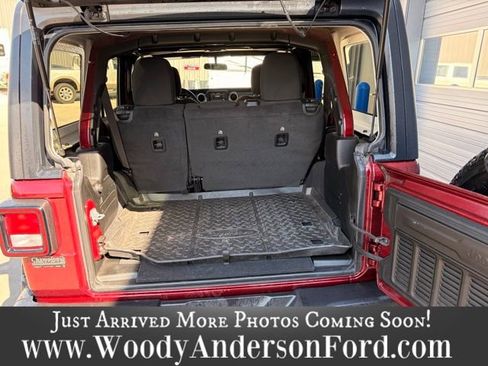 Used 2021 Jeep Wrangler Unlimited Sahara AWD/4WD image 6