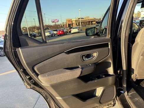 Used 2025 Honda Pilot Sport image 34