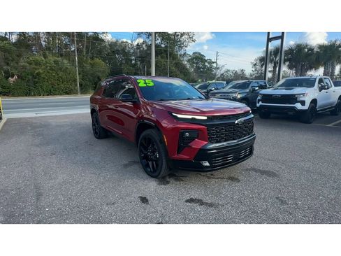 Used 2025 Chevrolet Traverse RS image 8