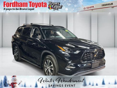 Used 2022 Toyota Highlander XLE image 1