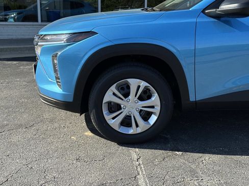 New 2026 Chevrolet Trax LS w/ Driver Confidence Package FWD image 8