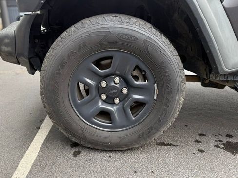 Used 2018 Jeep Wrangler Unlimited Sport AWD/4WD image 8