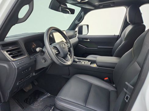 Used 2025 Lexus GX 550 w/ Accessory Package (32) image 9