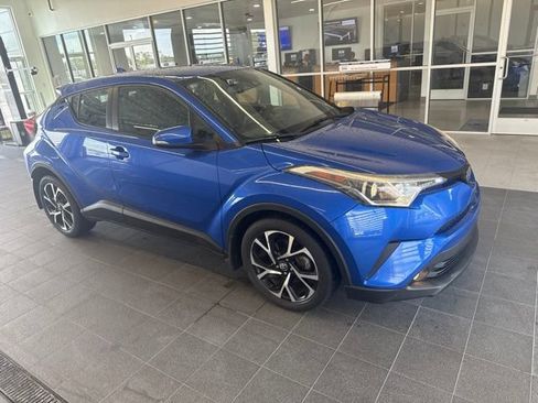 Used 2018 Toyota C-HR XLE FWD image 2
