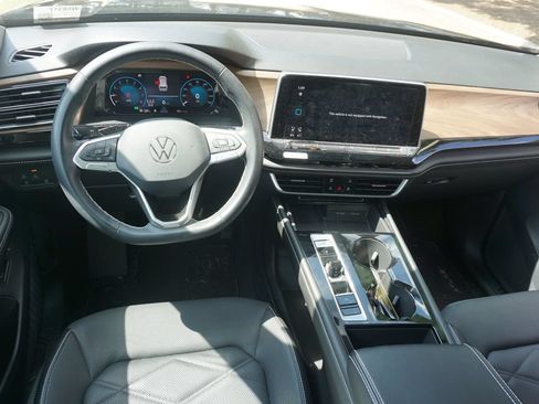 Used 2024 Volkswagen Atlas SE FWD image 6