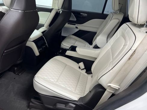 Used 2024 Lincoln Aviator Black Label AWD/4WD image 11