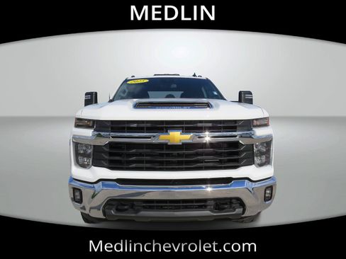 Used 2025 Chevrolet Silverado 2500 LT w/ Convenience Package AWD/4WD image 2