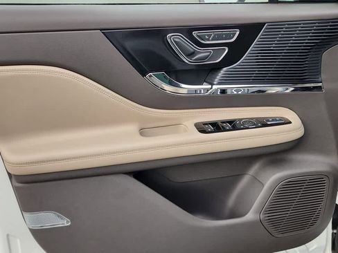 Used 2020 Lincoln Corsair FWD w/ Convenience Package image 9