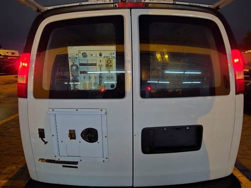 Used 2014 Chevrolet Express 2500 image 5