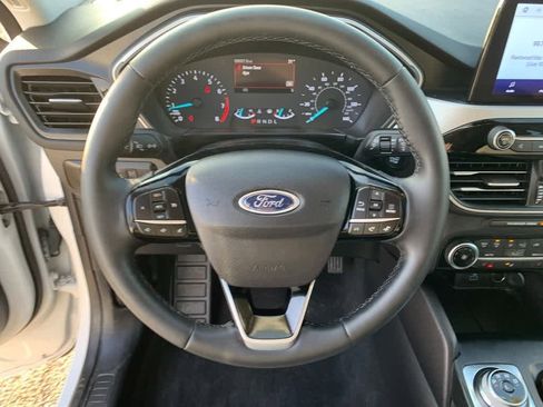 Used 2022 Ford Escape SE w/ Cold Weather Package image 25