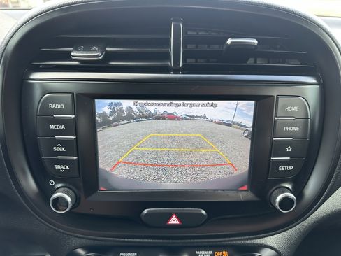 Used 2020 Kia Soul LX image 11