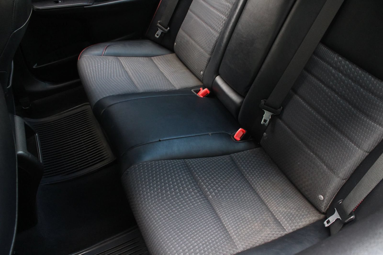 Used 2015 Toyota Camry SE FWD image 17