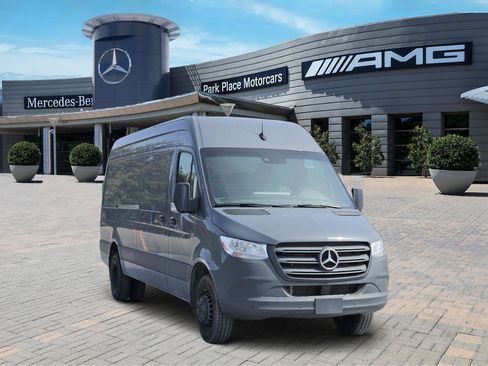 Used 2024 Mercedes-Benz Sprinter 3500 image 2